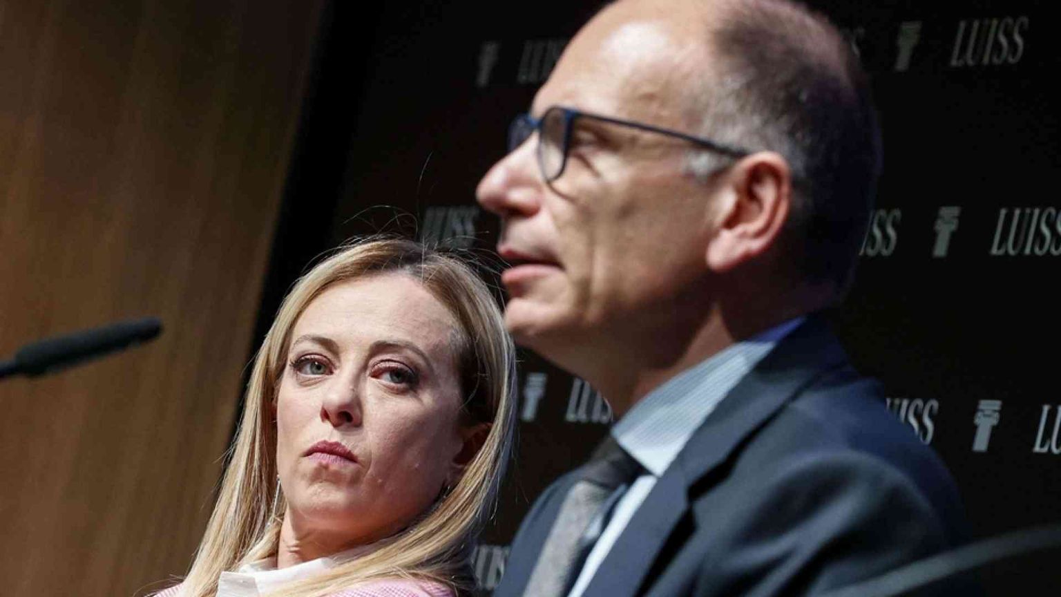 Meloni rassicura sul fascismo. Letta: tolga la fiamma del Msi dal simbolo