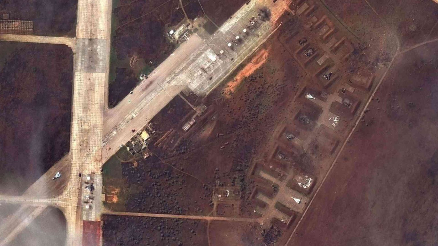 Civili in fuga dalla Crimea dopo gli attacchi di Kiev alle basi di Mosca