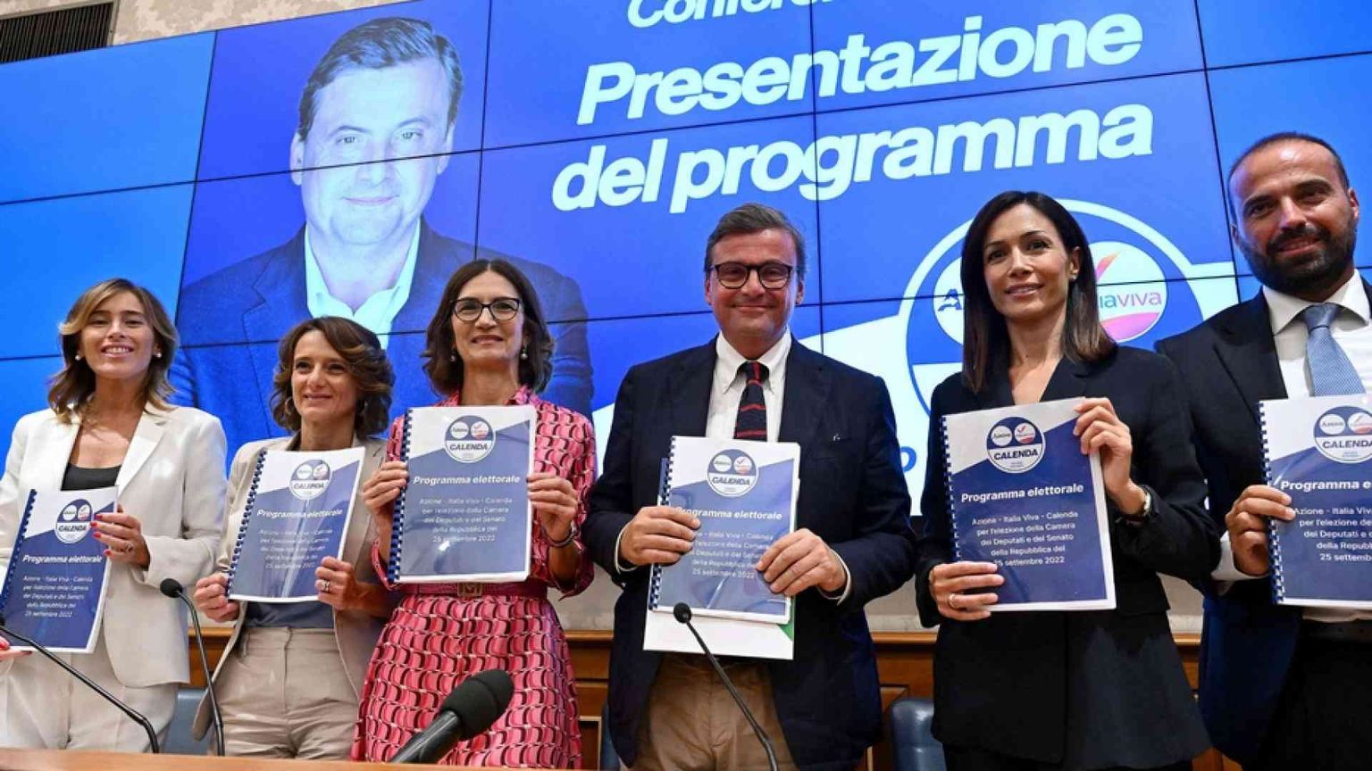 Calenda punta tutto sul bis di Draghi e scommette: «Il Pd? Tornerà coi 5s»