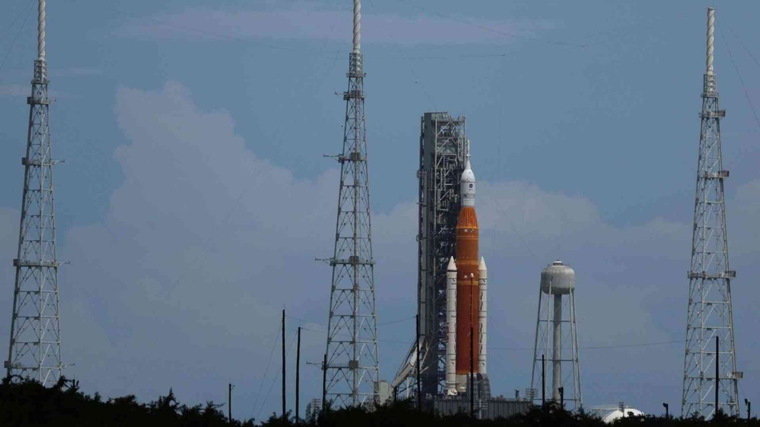 Problema ai motori, rinviato il lancio di Artemis-1