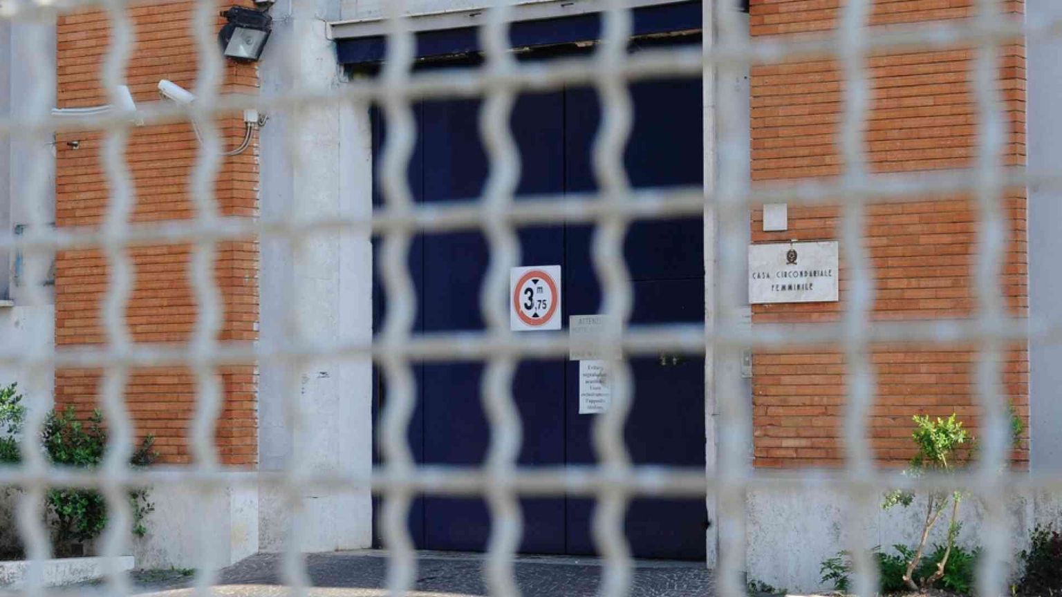 Aprire il carcere per le mamme e i figli. E l'asilo senza sbarre al quartiere