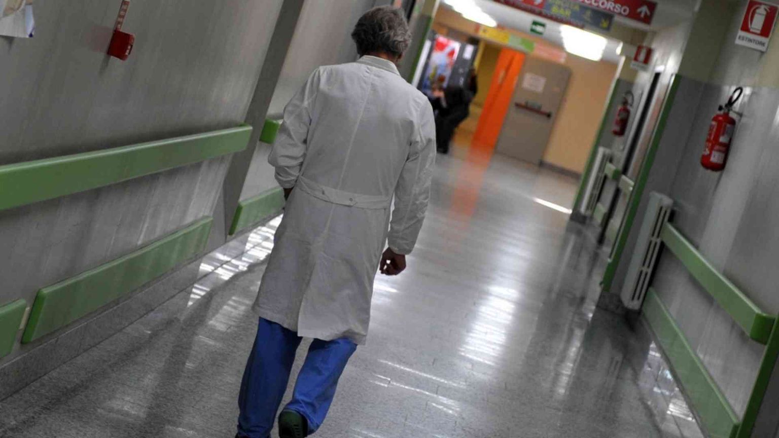 La sanità senza medici né infermieri. Ai partiti manca ancora una ricetta