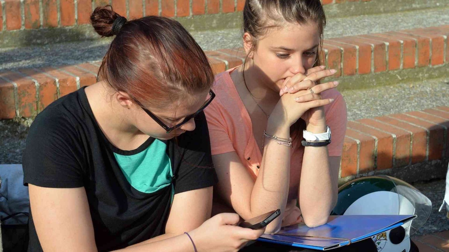 Allarme rosso per i minori. Lo psichiatra: «Ecco i segnali da cogliere»