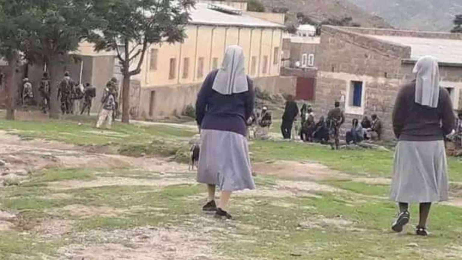 Decine di ragazzi reclutati a forza dal regime durante la Messa