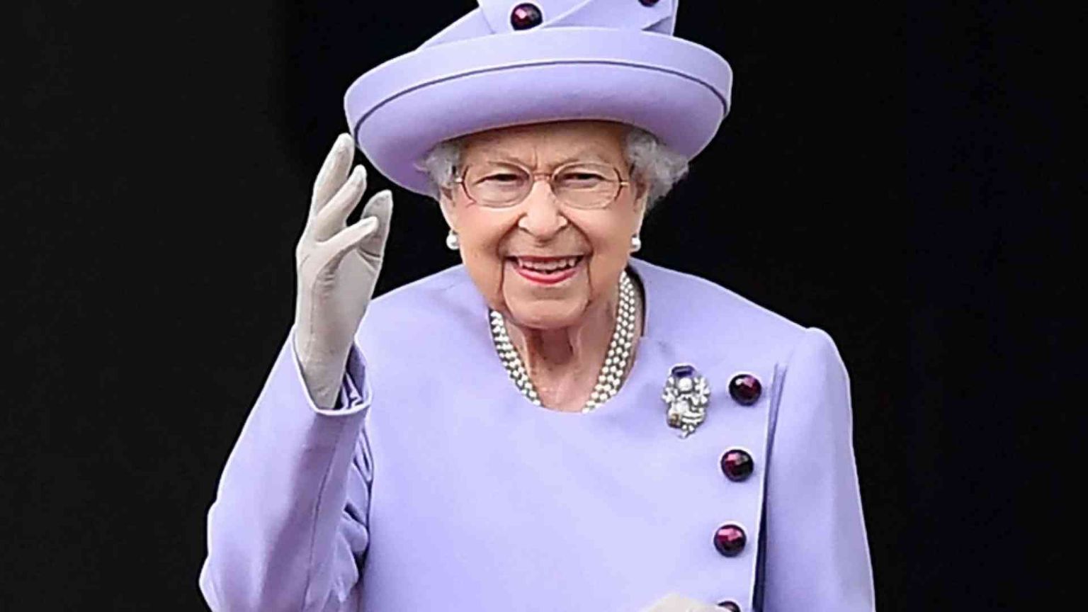 La regina Elisabetta II è morta. La commozione del mondo intero