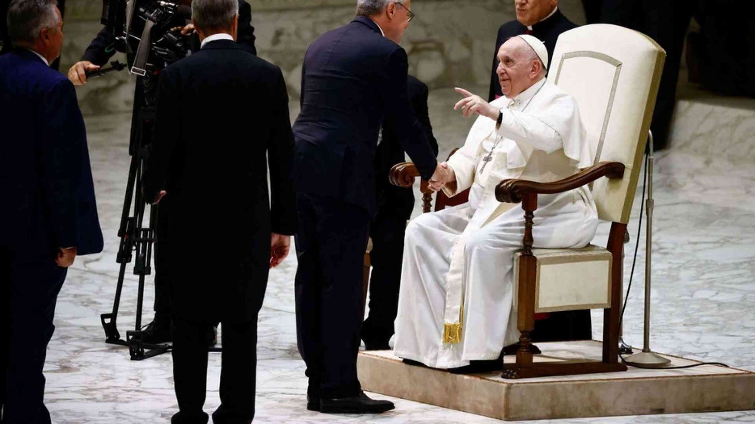 Il Papa: l'imprenditore non sia "mercenario" ma simile al buon pastore