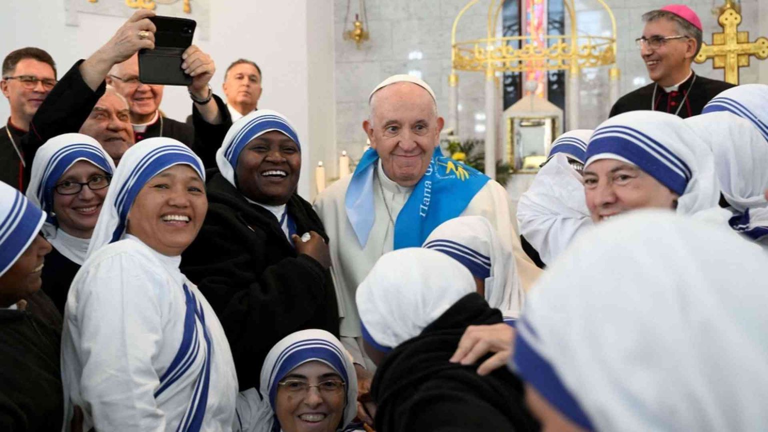 Il Papa: "Solo insieme si può fare qualcosa di buono"