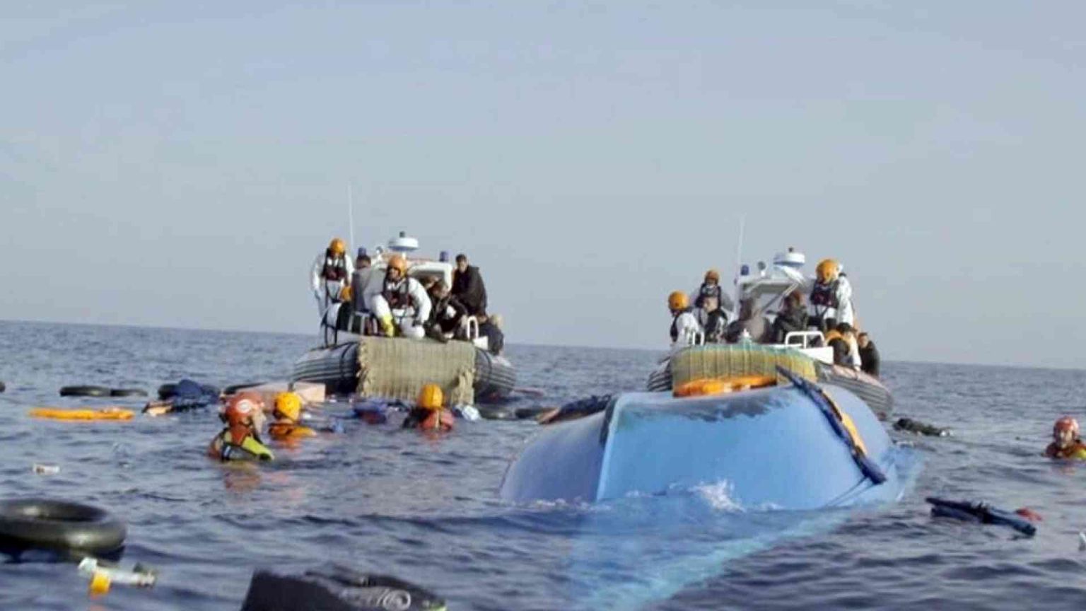 I racconti dei migranti: così i nostri compagni sono morti di sete e fame