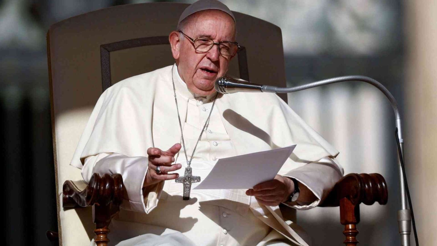 Il Papa: la guerra porta alcuni a pensare alle armi nucleari, è pazzia