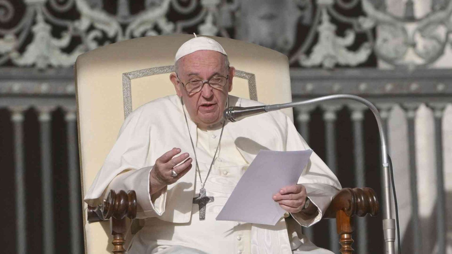 Papa Francesco: la preghiera è vicinanza e non parole vuote