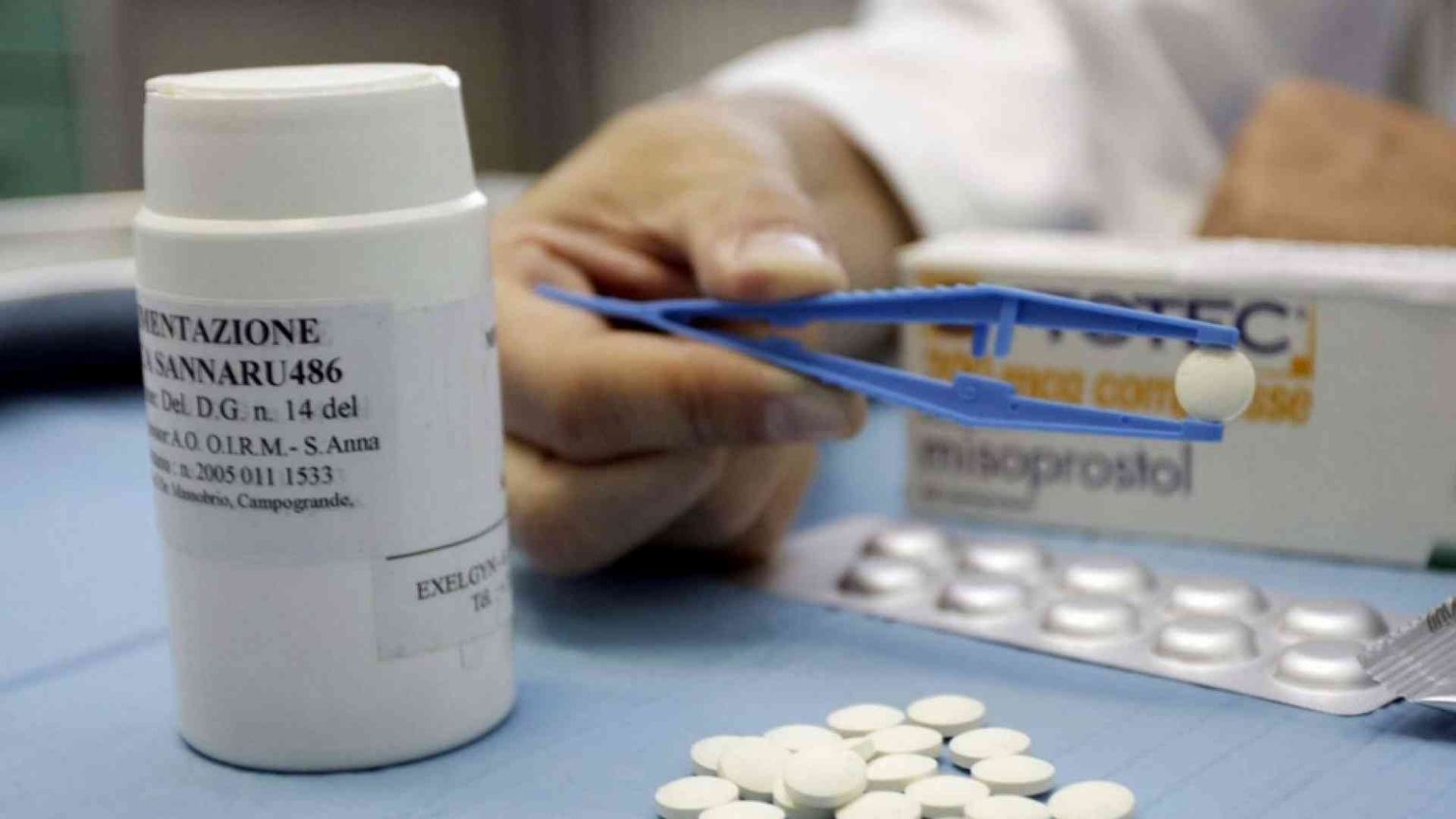Aborto, i casi Lazio ed Emilia sulla Ru486 riaprono la polemica