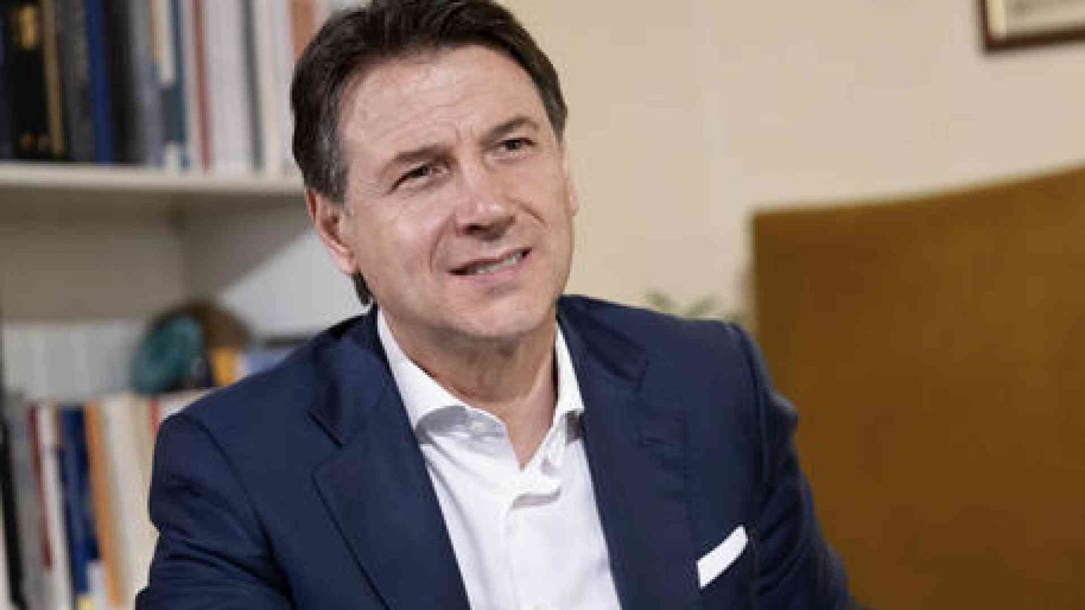 Conte: basta guerra, se cittadini in piazza noi ci saremo senza bandiere