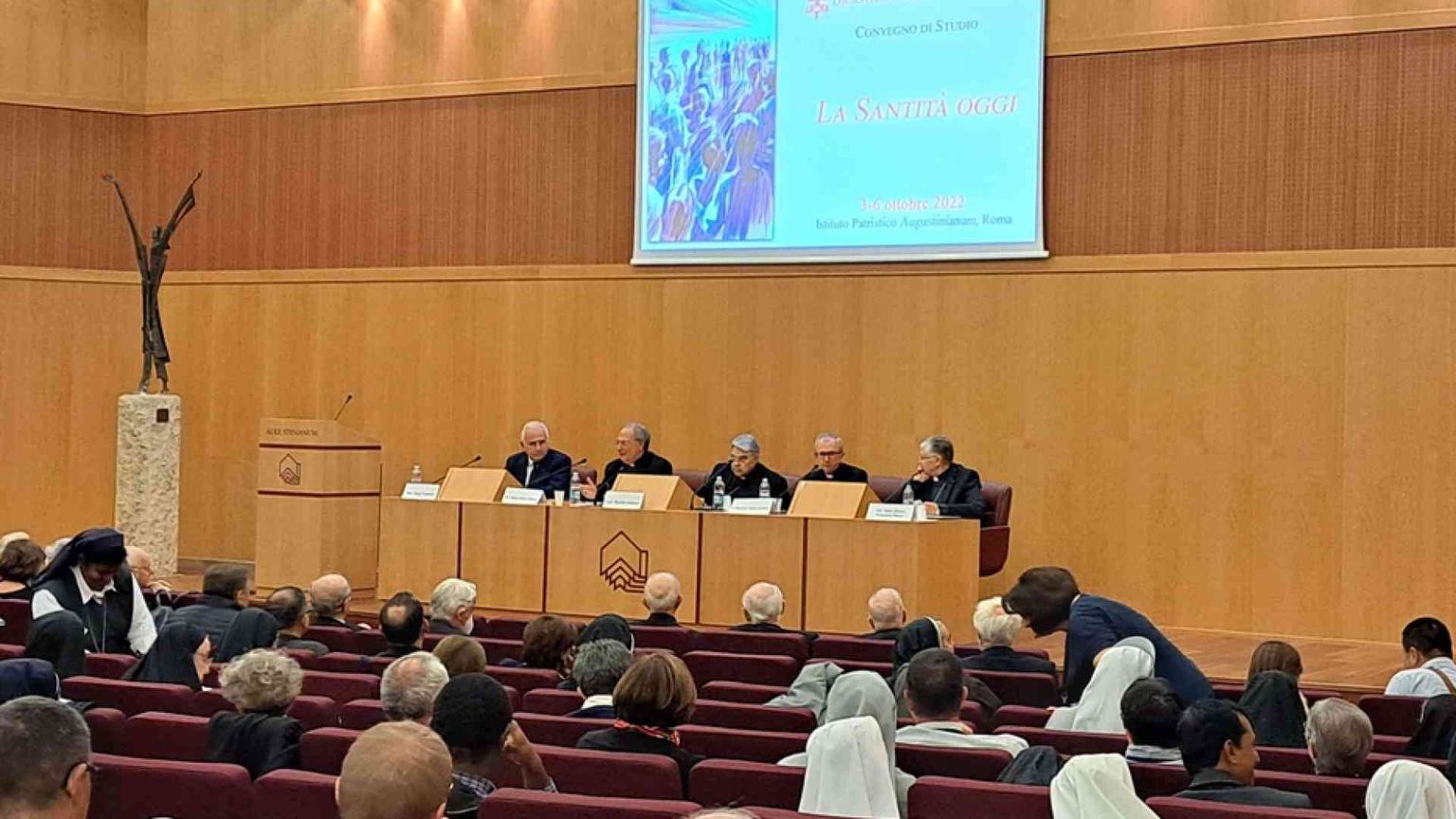 Il santo? L'uomo come Dio lo vuole. L'eroicità è fatta di azioni quotidiane