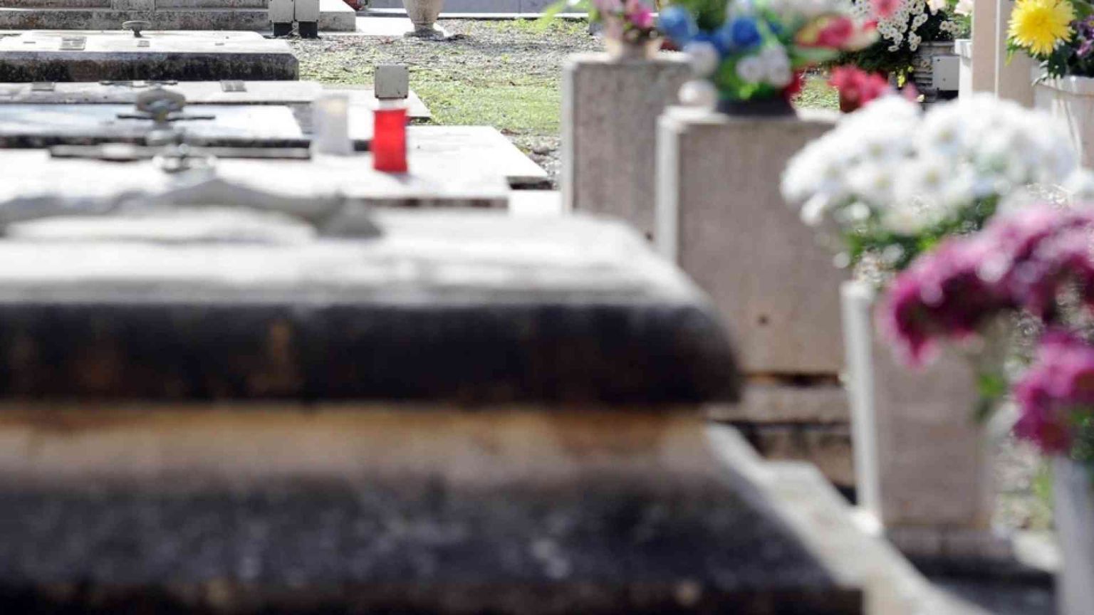 Ama Roma si scusa per i disservizi al Cimitero. I nodi restano