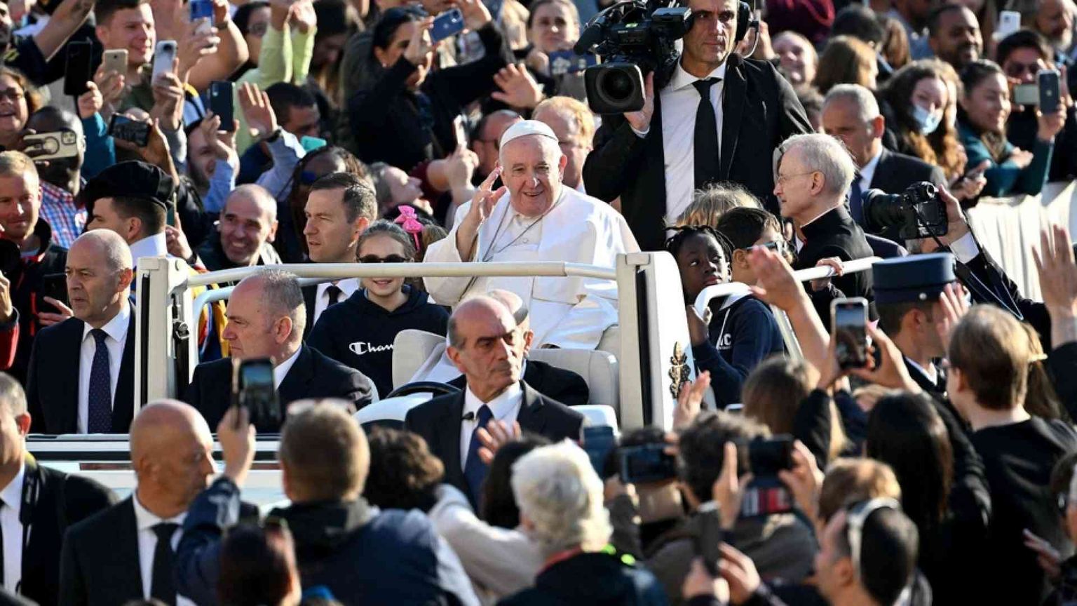 Papa Francesco: porto dentro di me il dolore del popolo ucraino