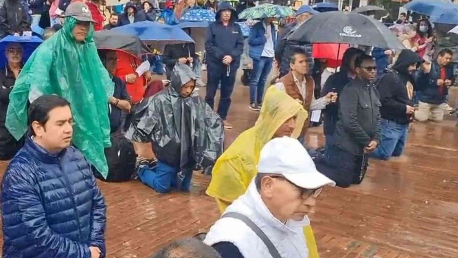 Dall'Australia alla Colombia si diffonde il “Rosario degli uomini”