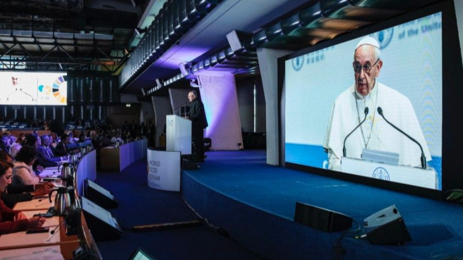 Il Papa: il cibo a chi ha fame non è dare merce, è dare dignità