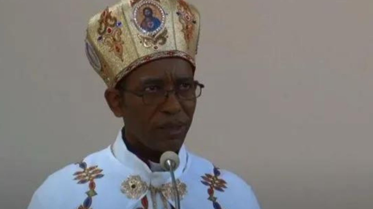 Isayas contro la Chiesa, arrestati senza ragione un vescovo e due preti