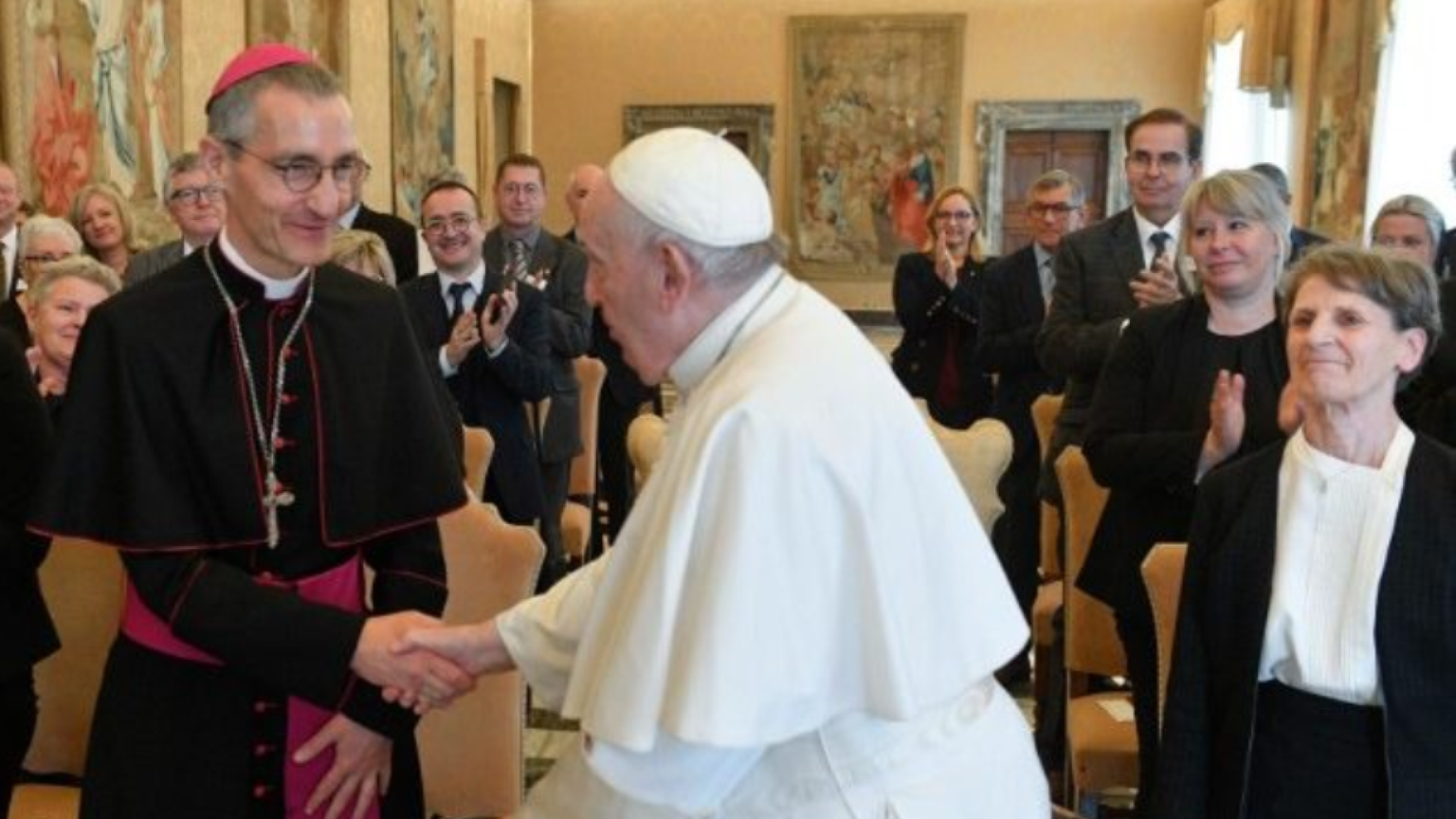 Il Papa: ai malati terminali offrire cura e sollievo, non la morte