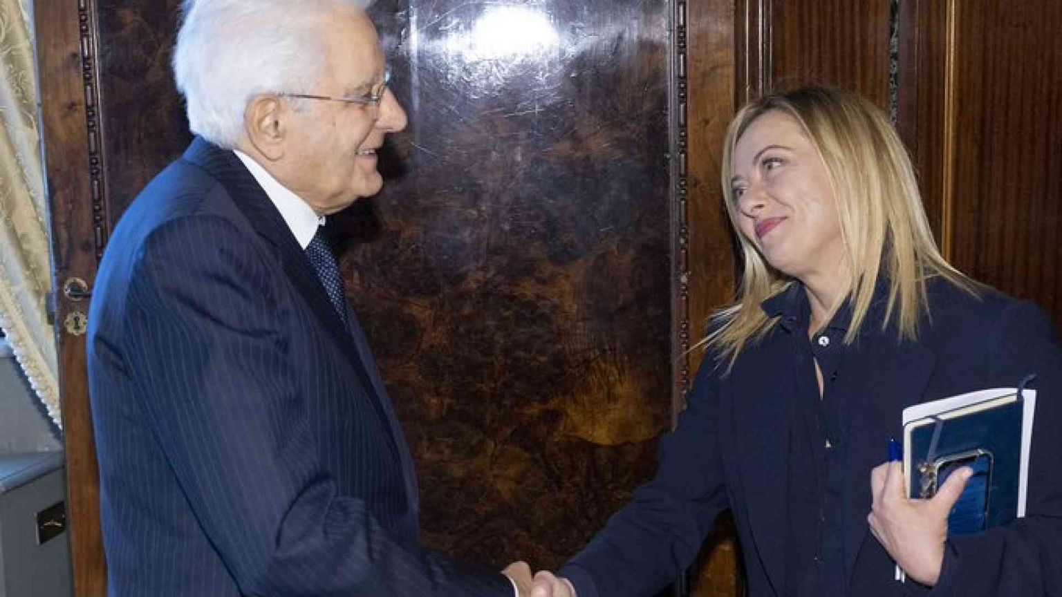 Meloni è la nuova premier. Il governo giura sabato. Gli auguri di Mattarella