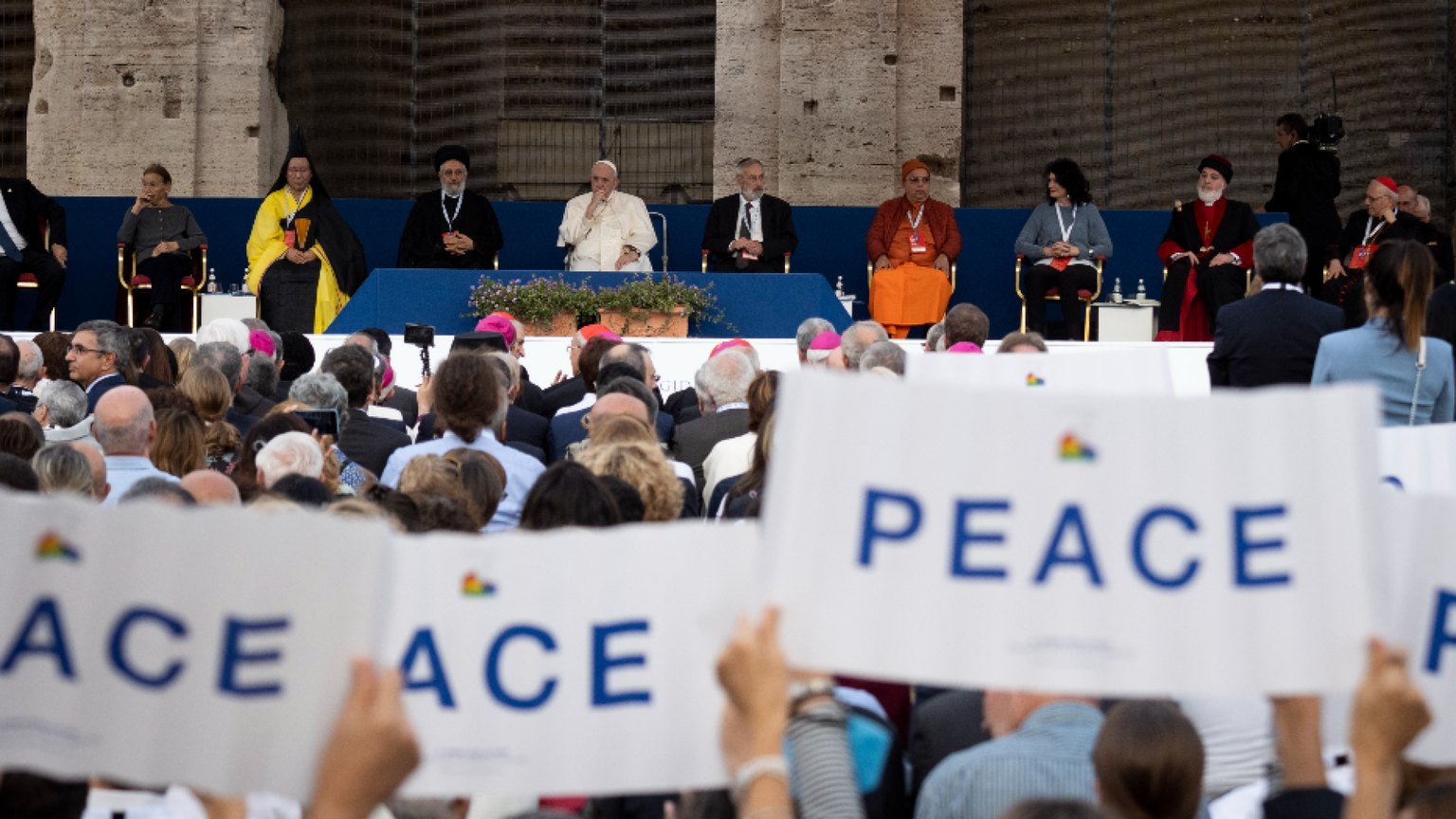 Papa Francesco: «Chi governa ascolti il grido della pace»