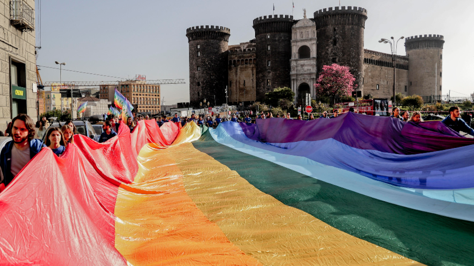 Studenti e rifugiati, la piazza grande di Napoli urla: «Cessate il fuoco»