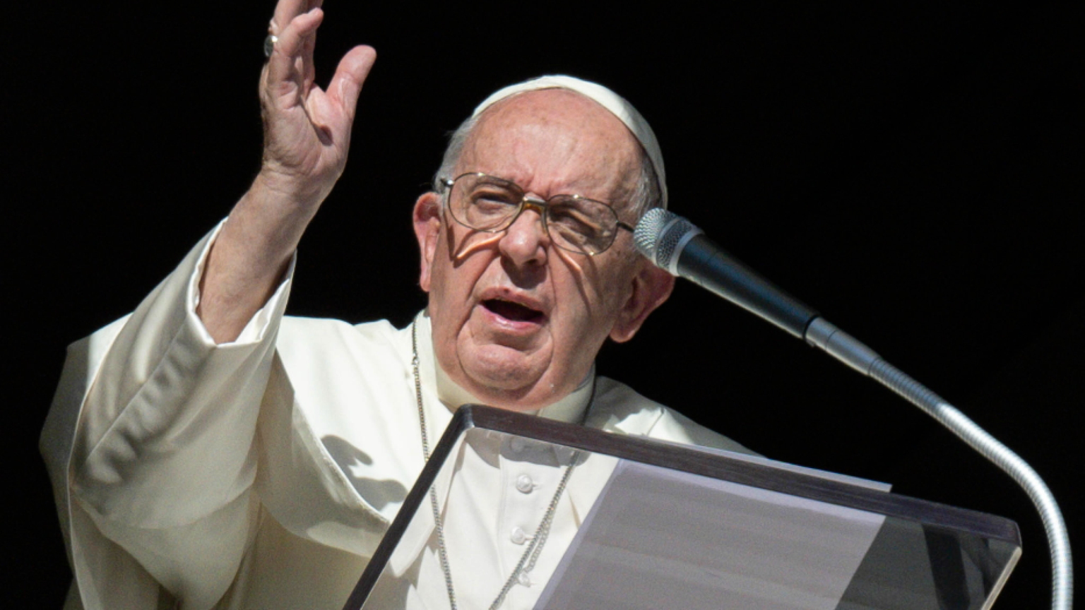 Il Papa: beati non quelli che stanno in pace, ma che la costruiscono