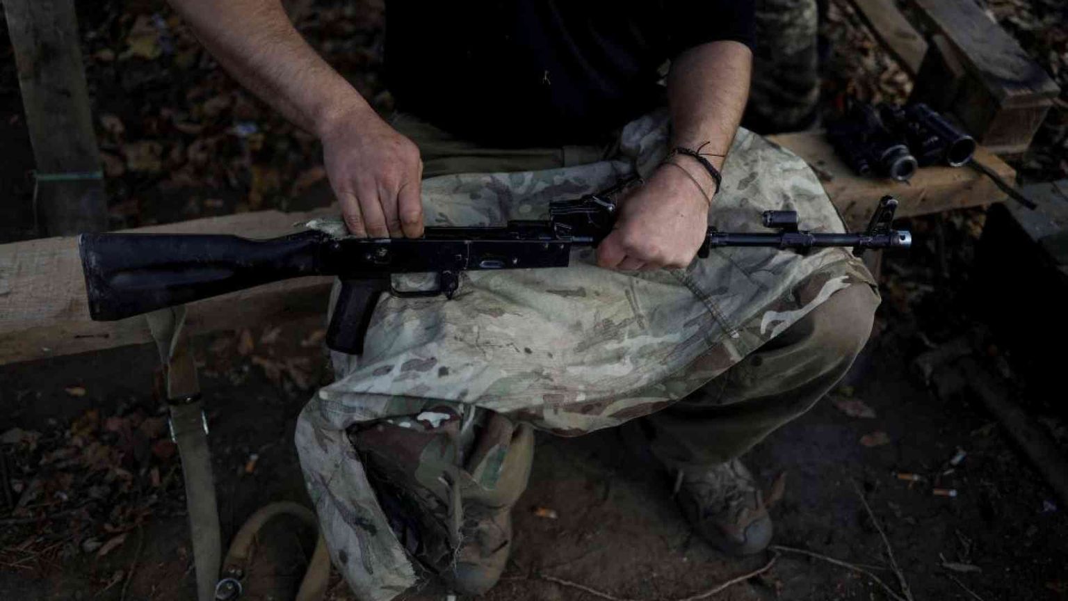 Le mani delle mafie dell'Est sulle armi «donate» a Kiev dall'Occidente