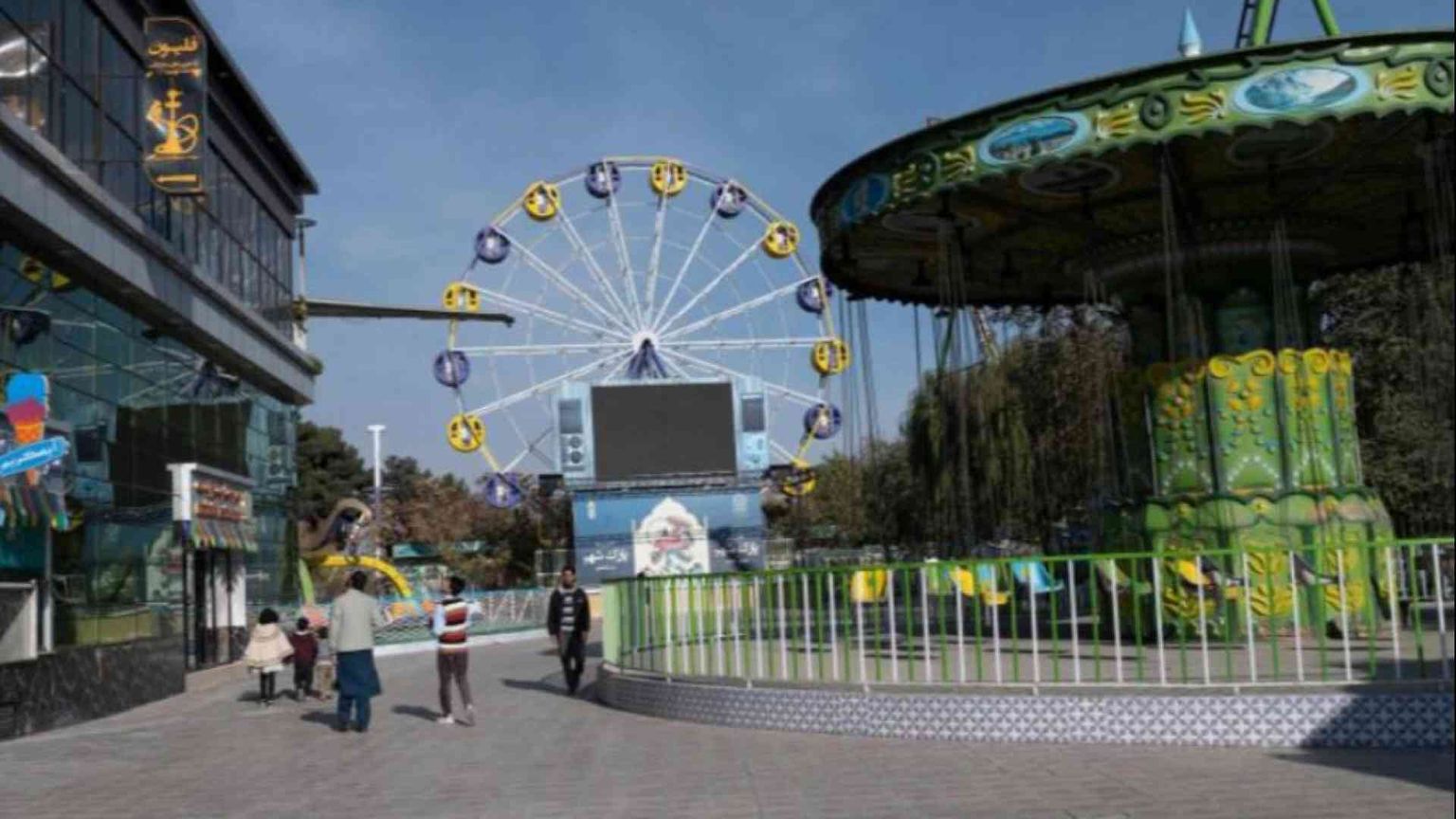 Taleban, parchi e luna park vietati alle donne