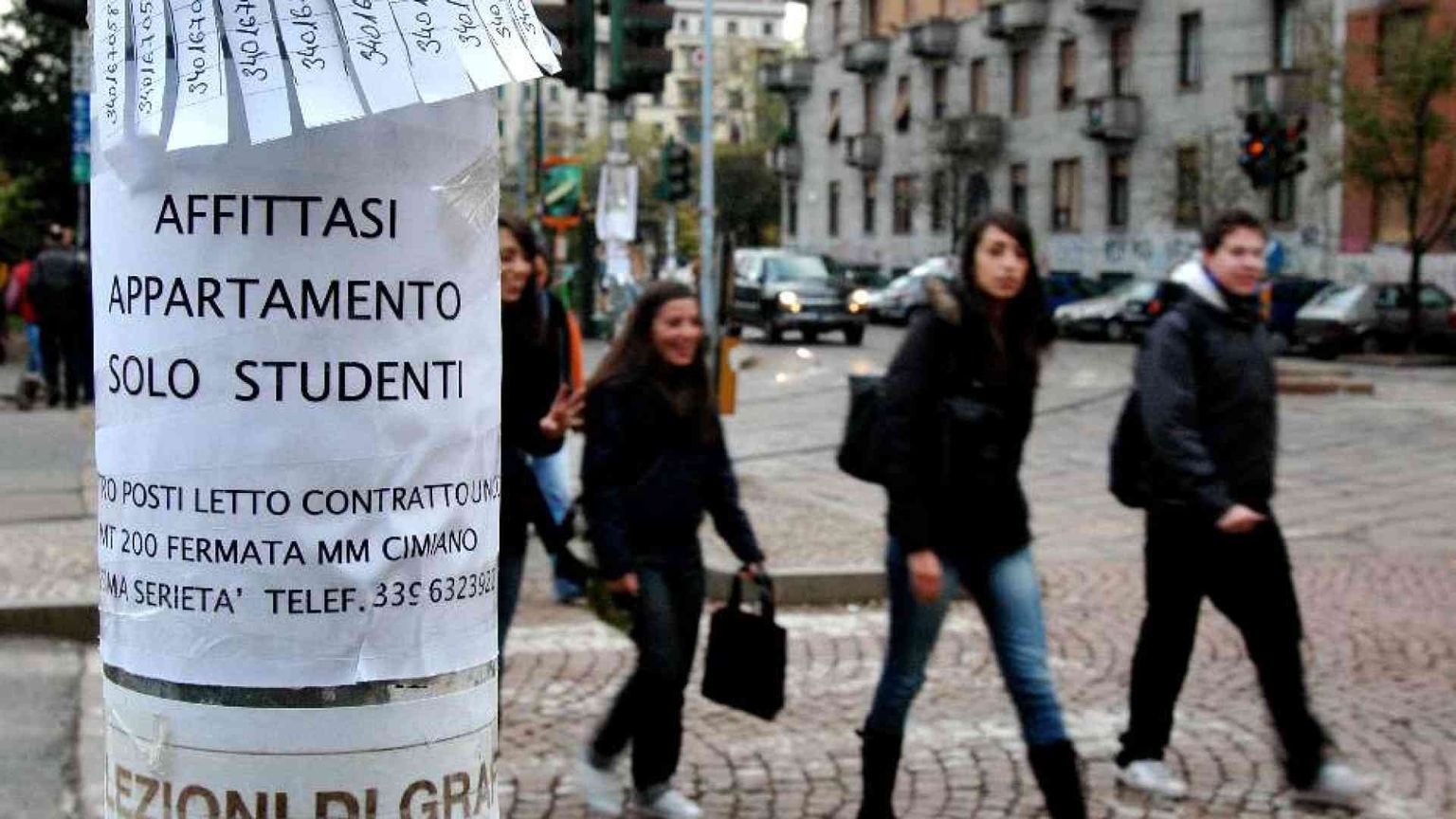 Una stanza in affitto? Introvabile. Per i fuorisede costi e rischio truffe