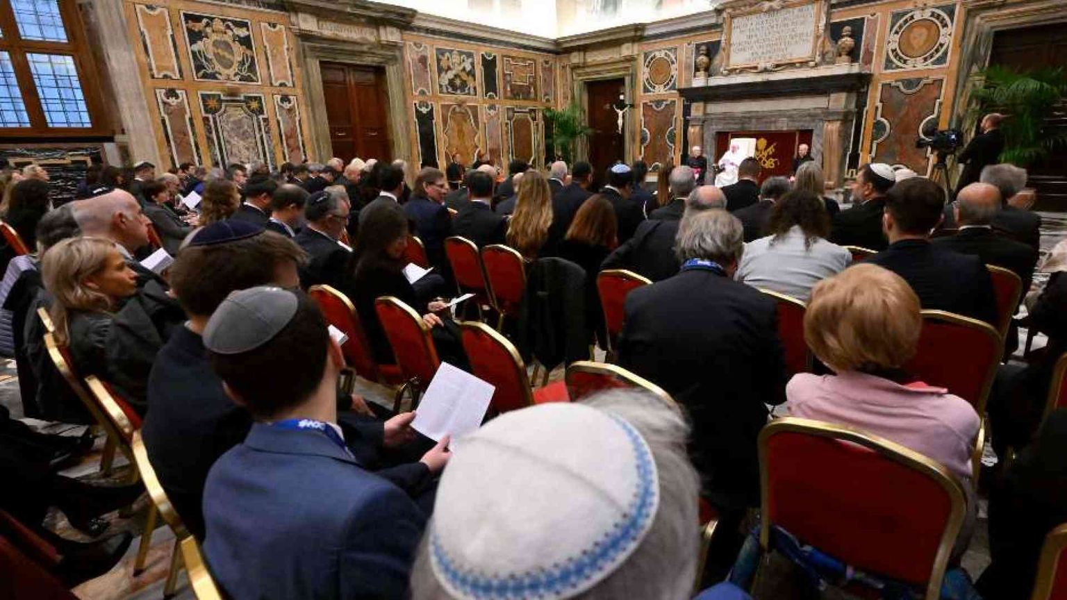 Il Papa: cristiani ed ebrei, agiamo insieme per un mondo più fraterno