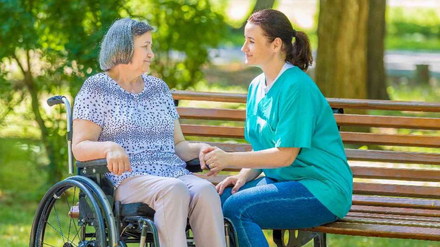Lombardia, via libera alla legge a sostegno dei caregiver familiari