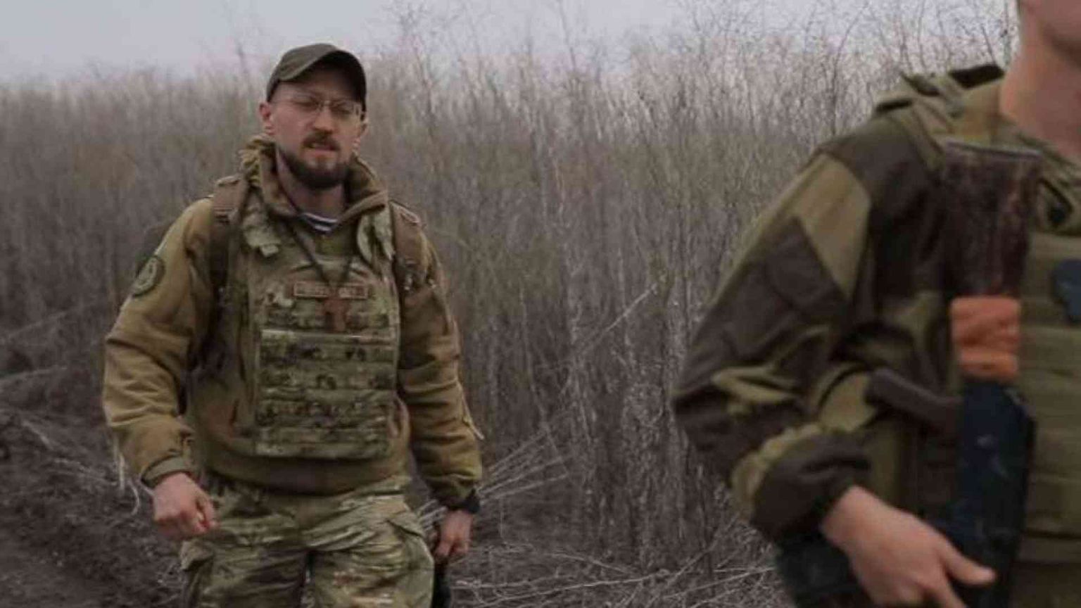 Padre Zelinskyy, il cappellano in prima linea: troppi falsi miti sulla guerra