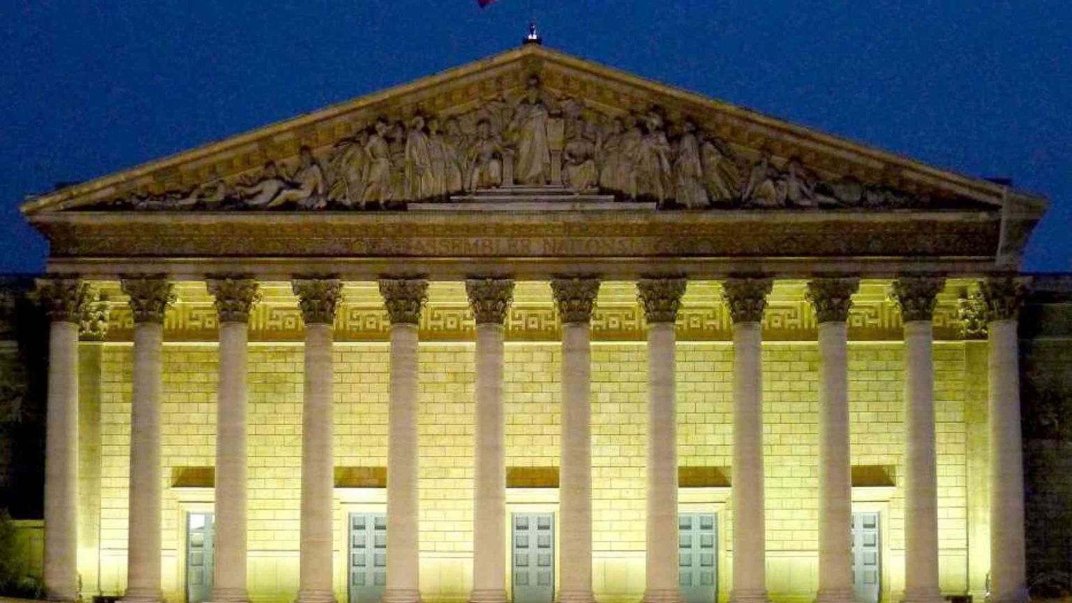 «Diritto di aborto in Costituzione», l'Assemblea francese vota sì