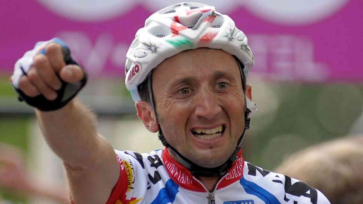 L'ex campione di ciclismo Rebellin muore in sella, travolto da un camion