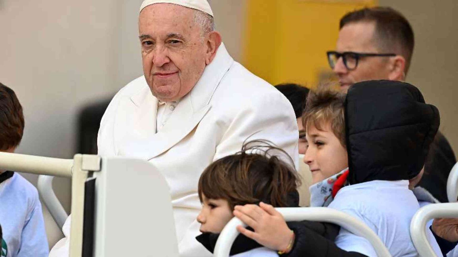 Il Papa: Dio porti la pace alle nazioni provate dalla guerra