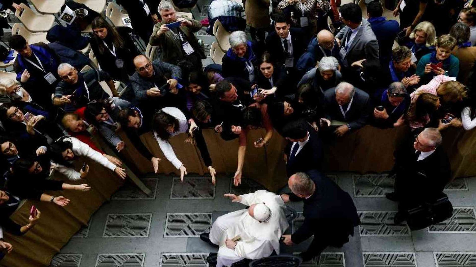 Il Papa: «contratti dignitosi e non da fame per chi lavora»