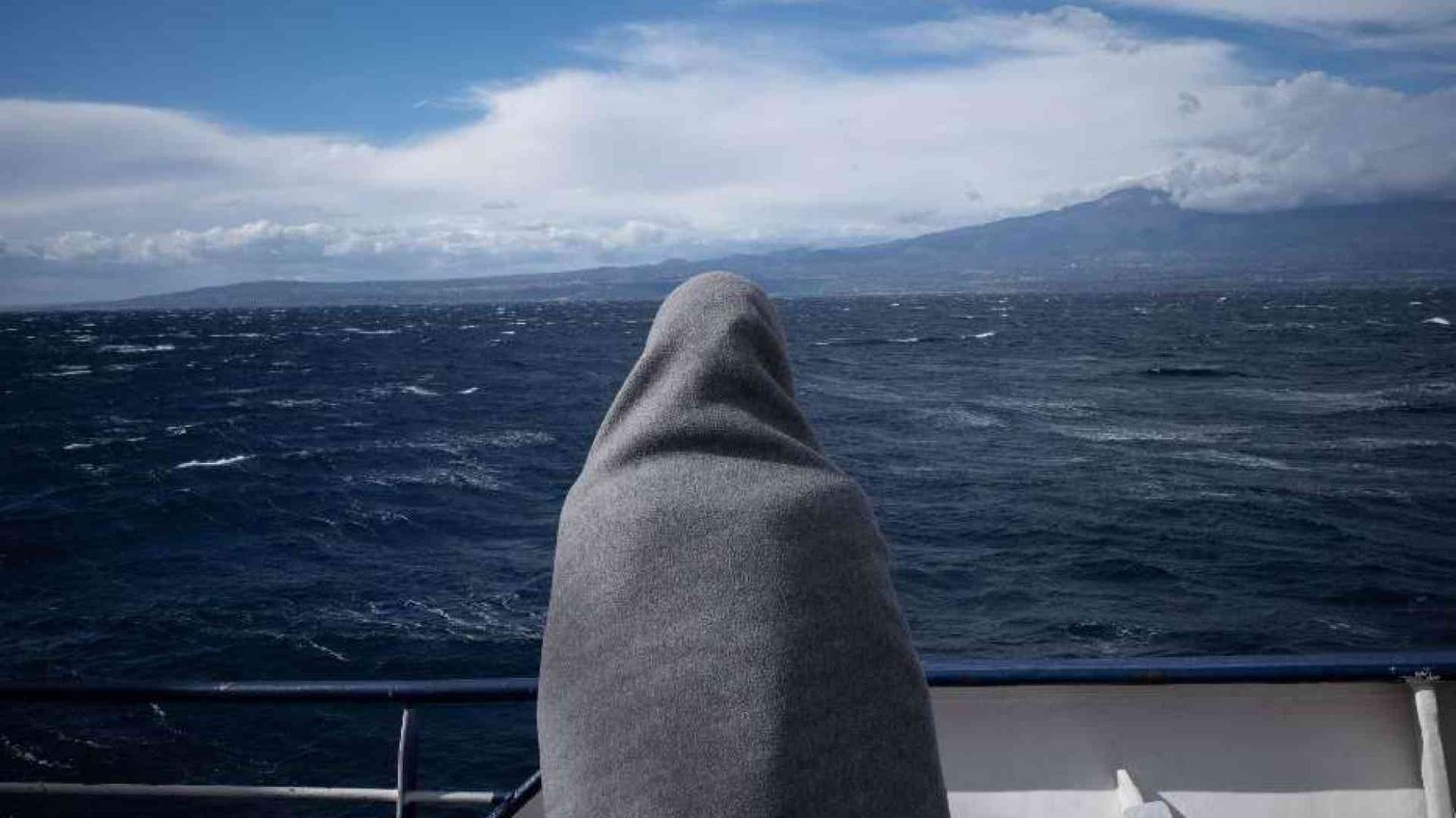 Naufraghi soccorsi da Louise Michel a terra, ma altre due navi Ong in attesa