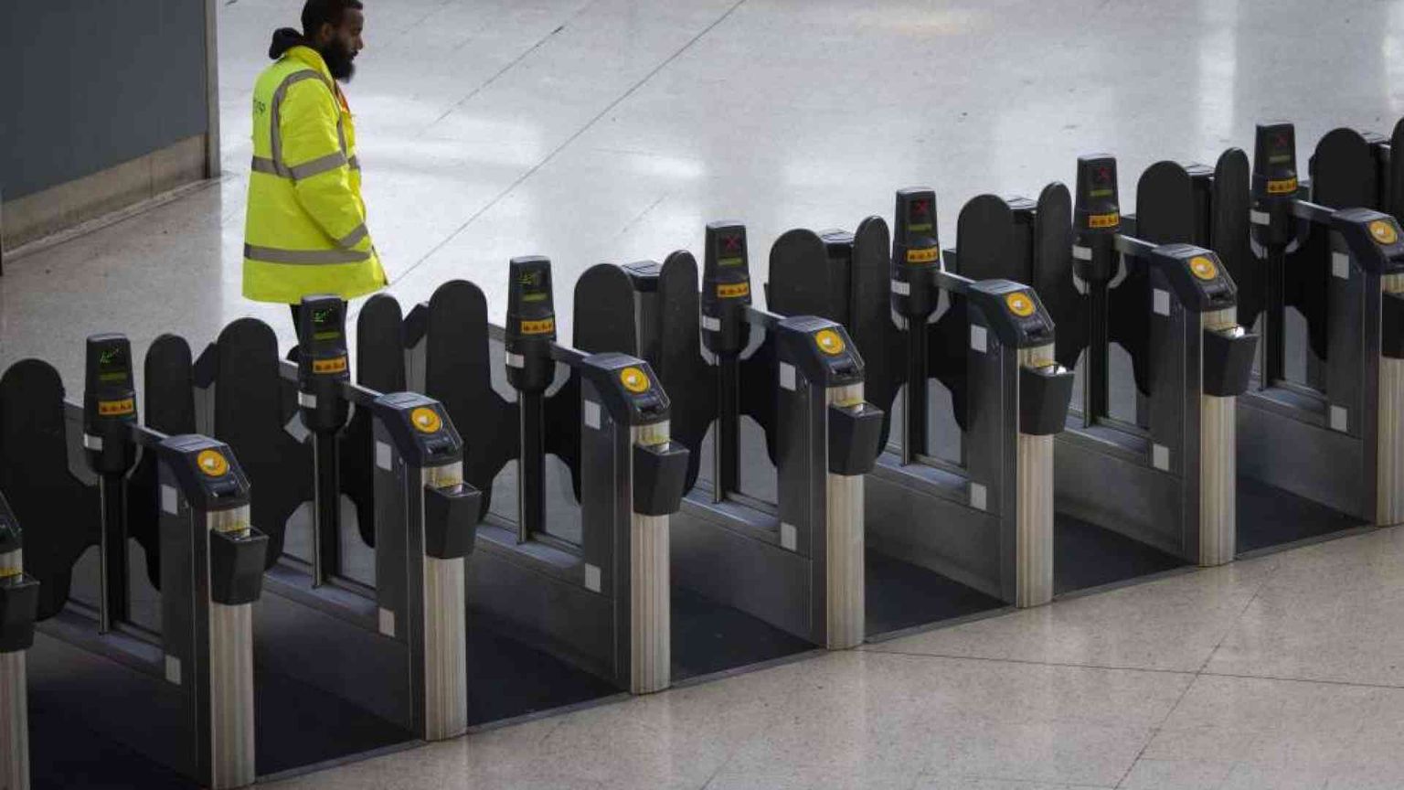 Per contrastare gli scioperi selvaggi Sunak ora «arruola» i militari