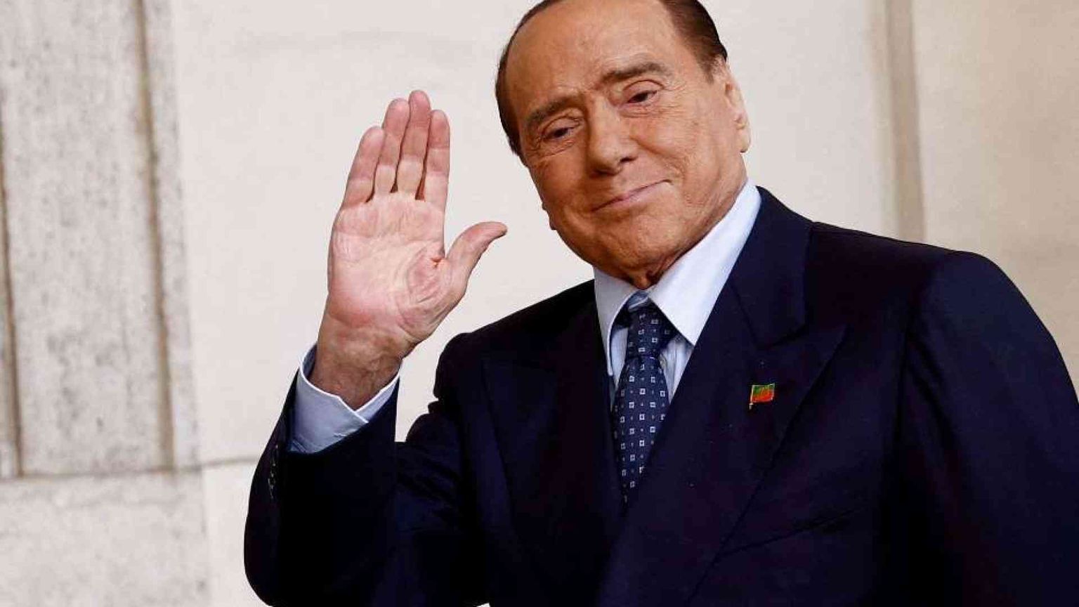 Berlusconi e la battuta sulle donne nello spogliatoio: che tristezza, senatore