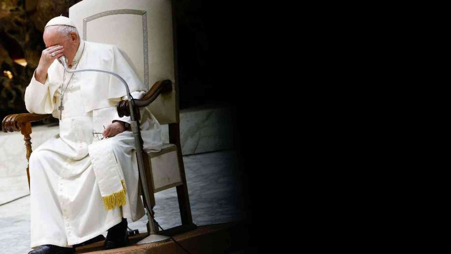 Il Papa: un Natale più sobrio, risparmiamo per aiutare l'Ucraina che soffre