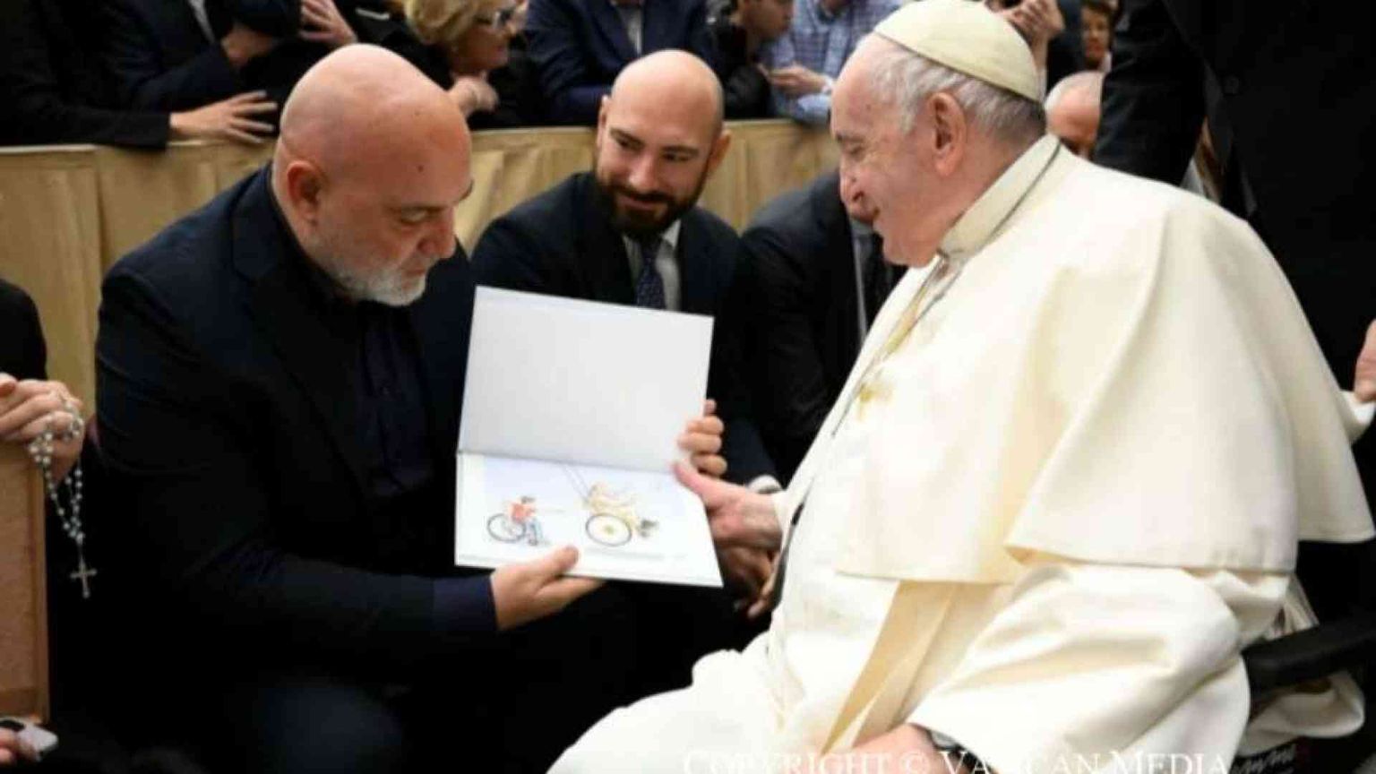 Un dono di compleanno anticipato dallo street artist Maupal a papa Francesco