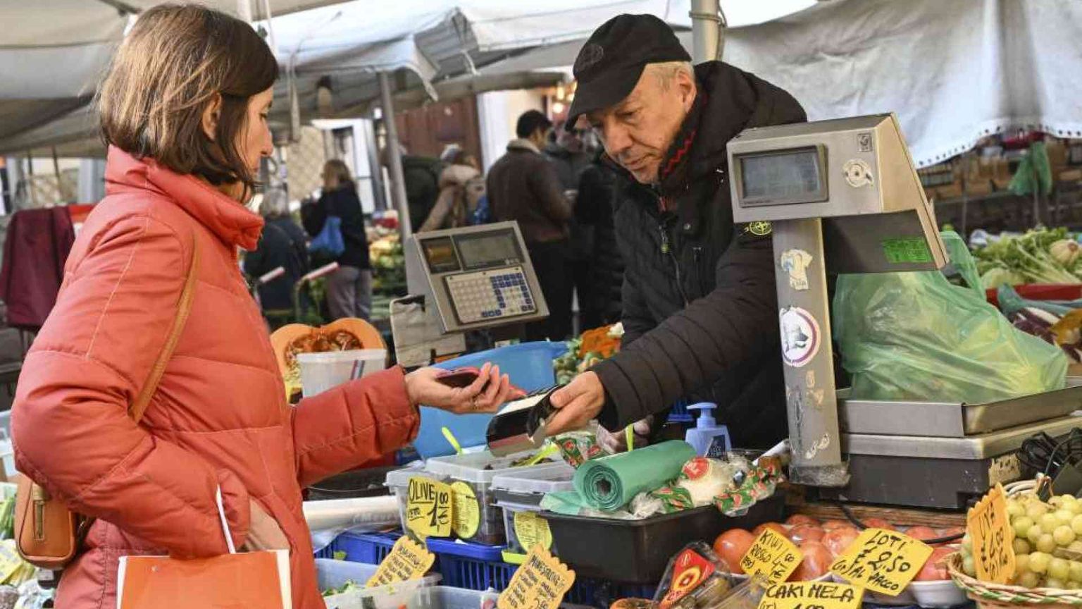 Confindustria: la stagnazione è vicina, consumi in calo