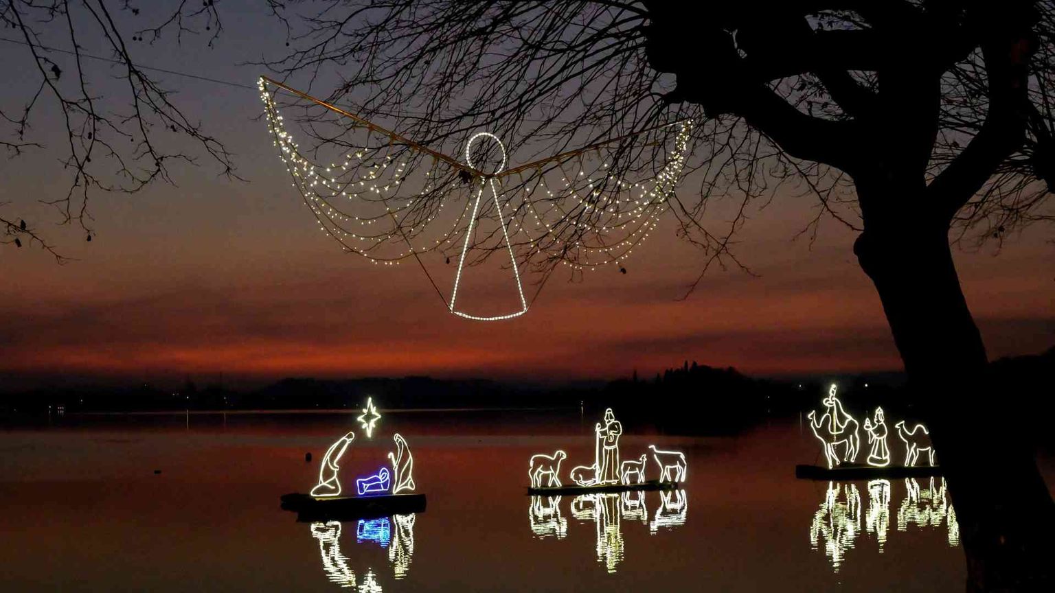 Presepi da tutto il mondo: la gioia per la nascita di Gesù