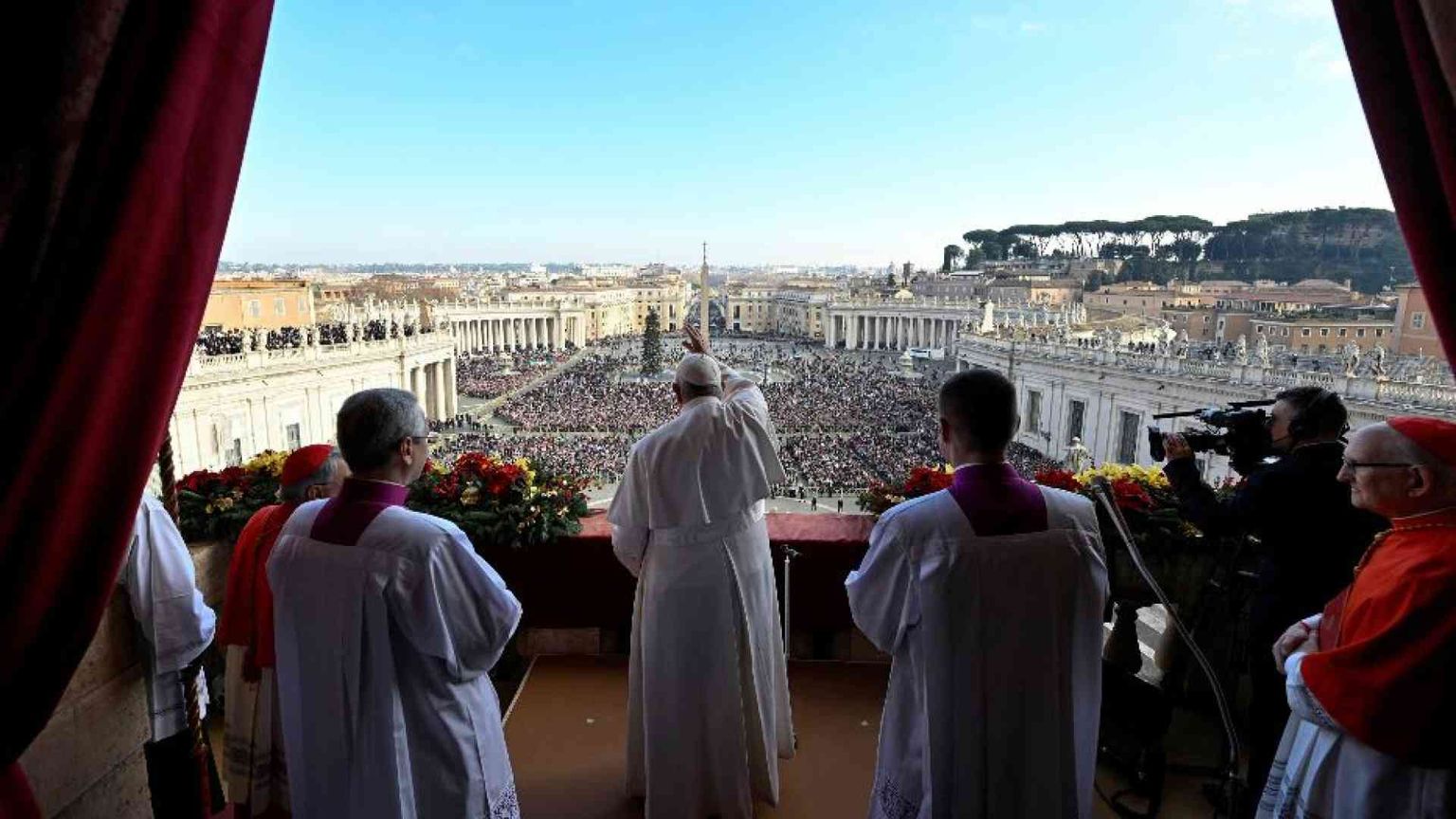 Papa Francesco: «Tacciano le armi. Viviamo una carestia di pace»