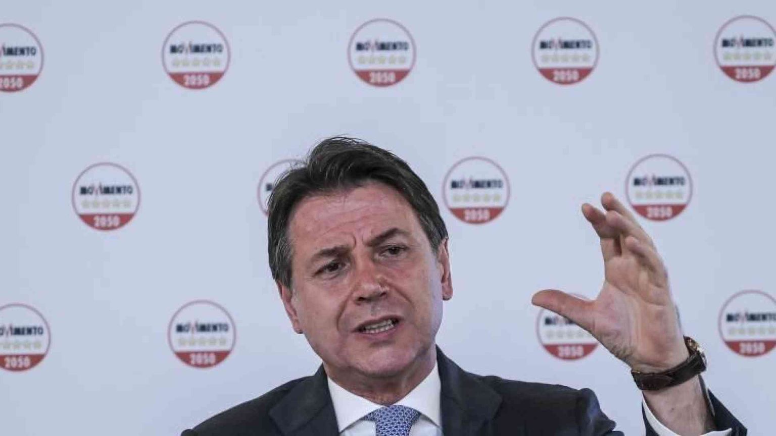 Conte: «Una manovra che premia gli affaristi, difenderemo il Reddito»