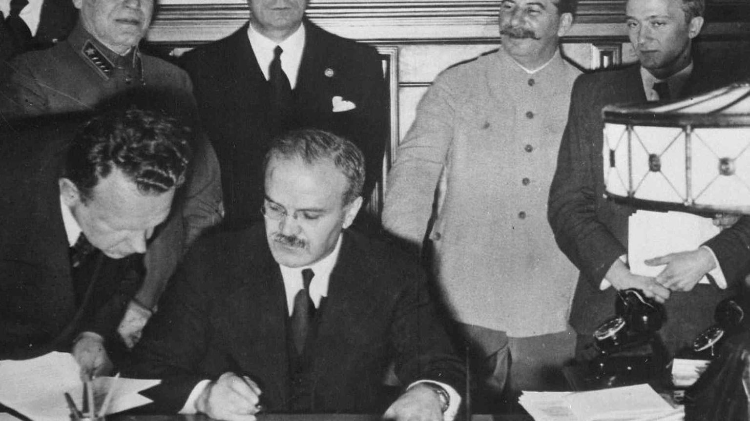 Molotov-Ribbentrop, il patto chiave che ha segnato tutto il Novecento