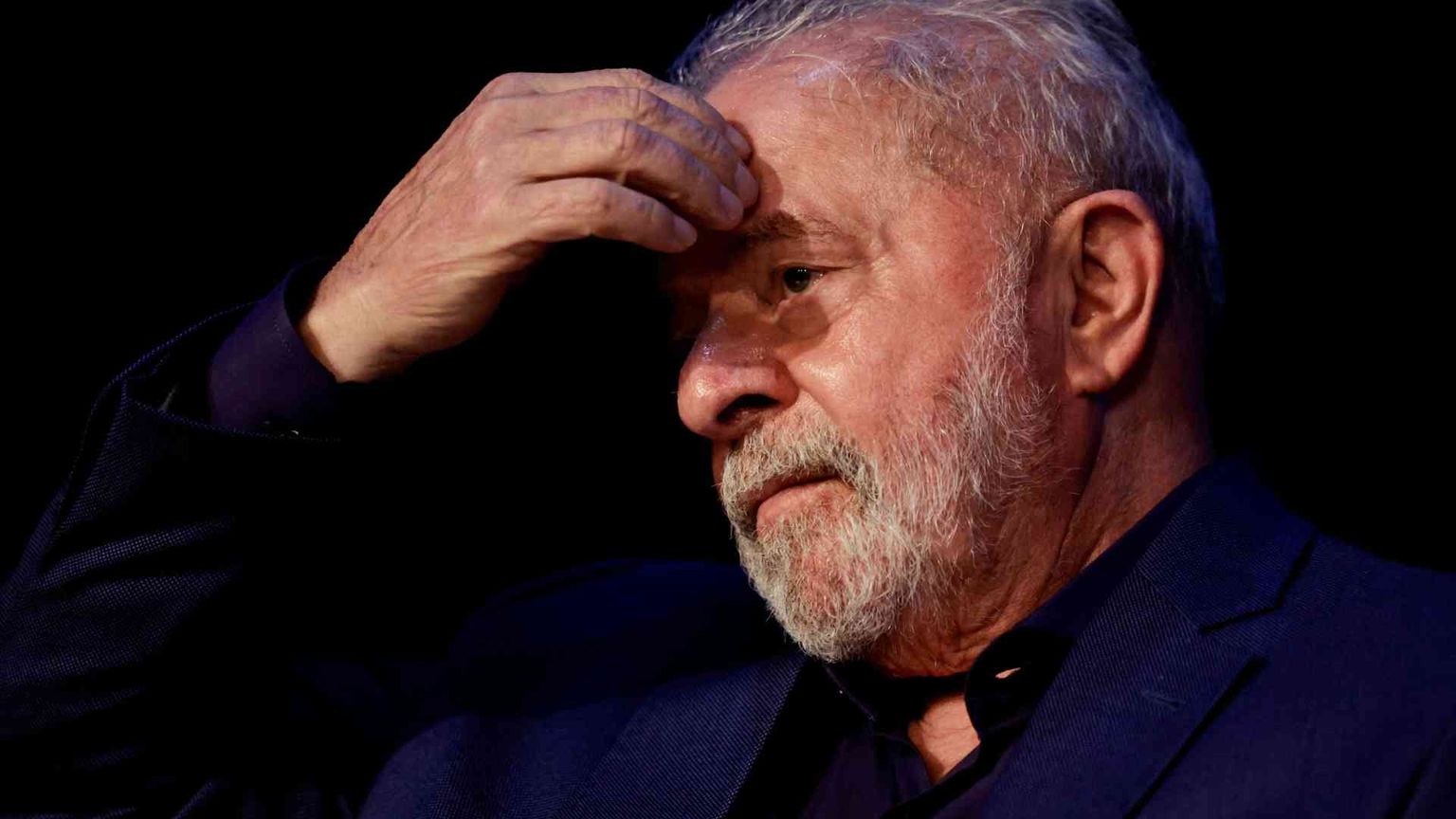 Lula comincia l'anno tornando in sella: minacce e giuramento blindato