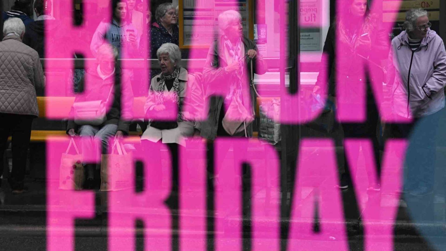 La direttiva Omnibus tutela i consumatori su recensioni e sconti sospetti