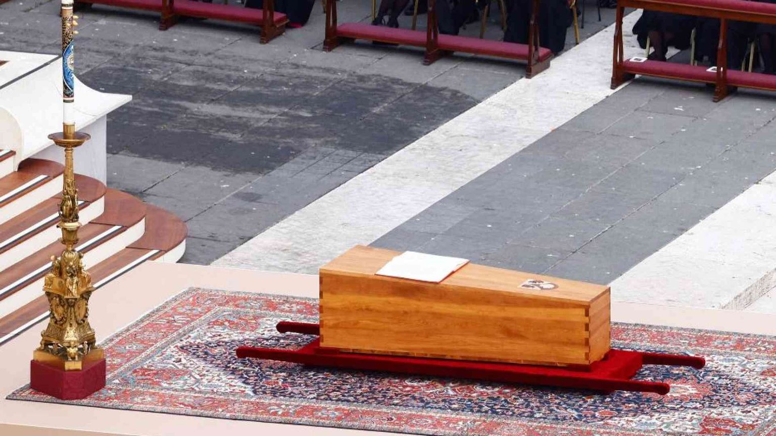 Il testo del rogito inserito nella bara di Benedetto XVI